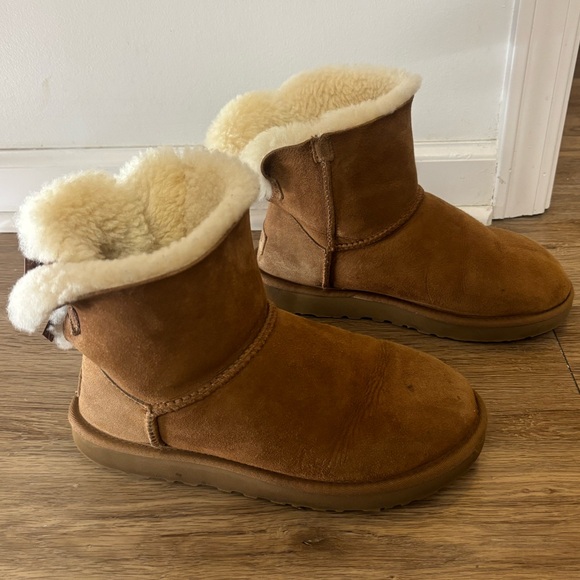 mini bailey bow uggs - Picture 3 of 6